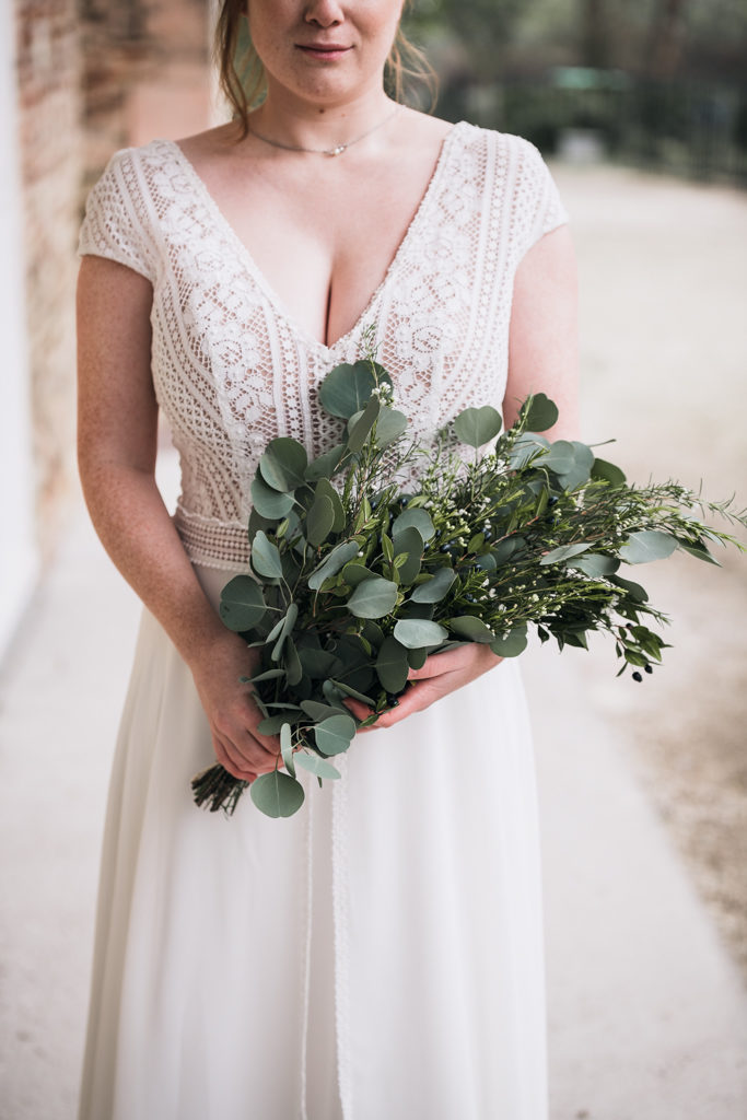 Bouquet de mariée hivernal et robe iseult Cymbeline