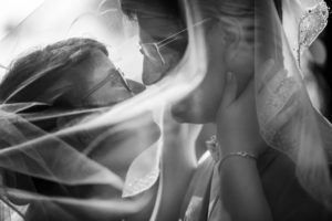 Mariage mixte à Nantes : couple sous le voile