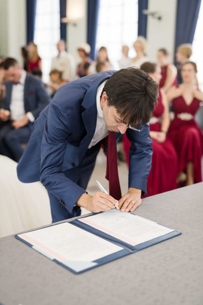 Signature du premier témoin à la mairie