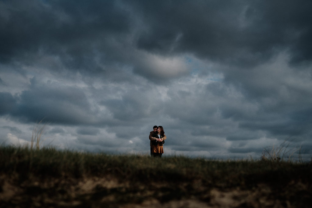 Photo d'un couple d'amoureux prise au Nikon, après retouche complète utilisant notre preset Capture One et des ajustement
